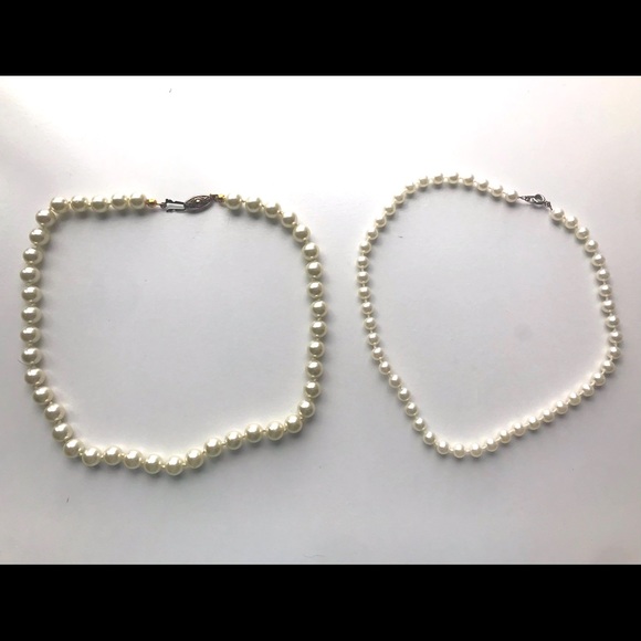 2 Vintage Choker Length Faux Pearl Necklaces - Picture 5 of 5